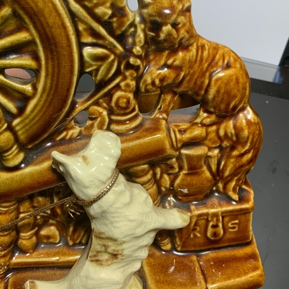McCoy USA Spinning wheel planter with Scottie dog and cat. Vintage mid 1900s - Picture 3 of 11